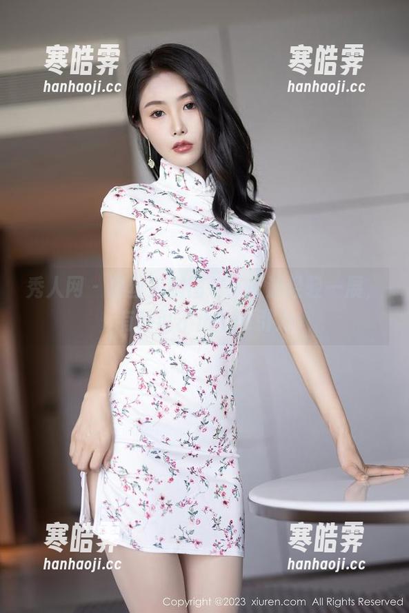 秀人网 - 黑丝美腿图包：言沫轻轻一展，有种说不出的吸引力
