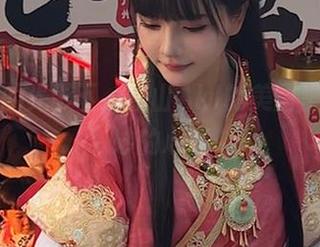 在狂三的光影下，秋山AkI的美图里藏着奇妙的心情