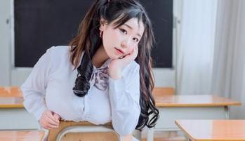看看穆零Mu0的图册，连衣裙穿得我心里痒痒的！