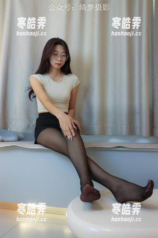 绮梦摄影-露露 绮梦摄影 - 全套写真,露露在浴室的表演,让我开始怀疑我的淋浴技能。