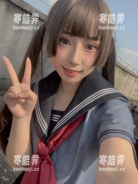 看胡桃喵的竞泳，美图合集，你真觉得她不会淹没在水中吗？