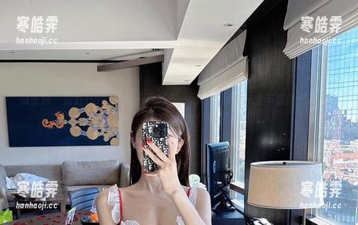 微密圈 - 脸红Dearie的寿司写真，网盘里就像一盒丰盛的拼盘，等你来解锁！