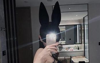 微密圈 – 最新美图合集，脸红Dearie的眼镜让一切都变得不同