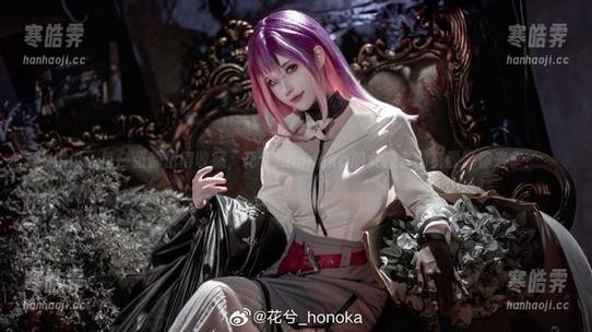 她说：每一张都值得收藏，花兮_honoka的女孩套图资源等你来拿！
