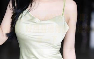 语画界 – 允儿Claire的浴室写真：她真的是在洗澡吗？好想知道她的泡澡秘籍！分享一下