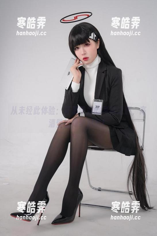 从未经此体验：轩萧学姐的网袜之旅，高清壁纸如梦似幻！
