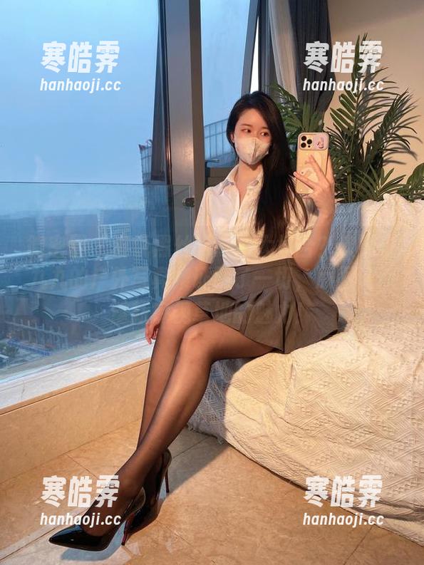 微密圈 - 谁说黑丝只适合大场合？软妹小九九的户外写真集证明了一切，原图让你重新审视草地的魅力！