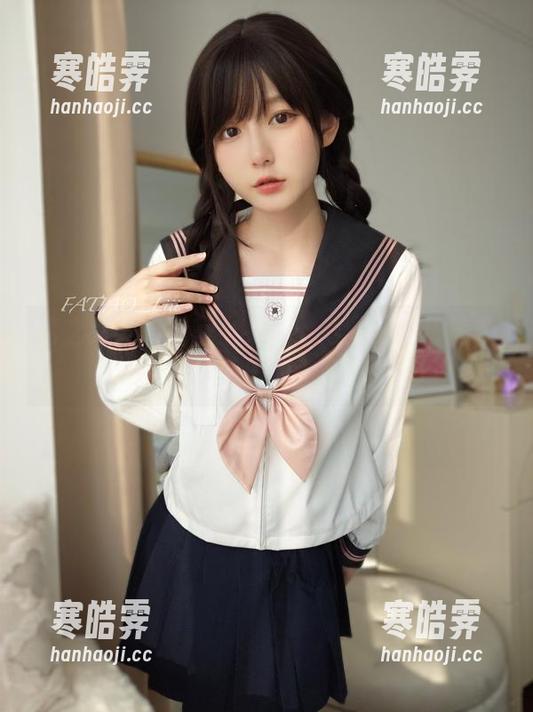 迷之呆梨的浴室小宇宙：套图分享，随性中透出的恣意