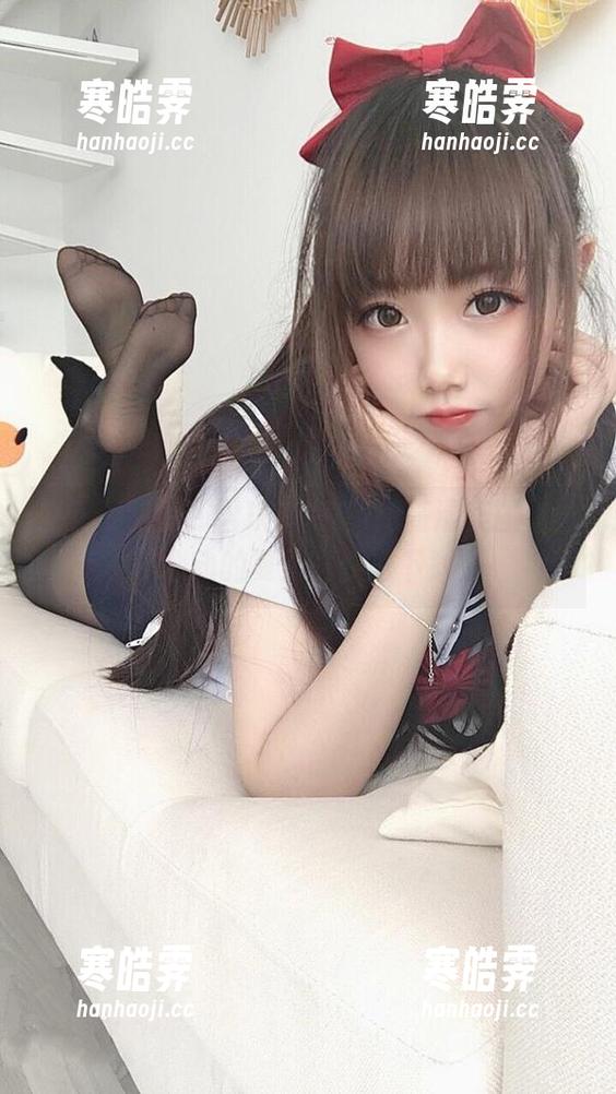 晴天、泳池和雪琪SAMA：高清美图，让你心动的夏天，快去下载！