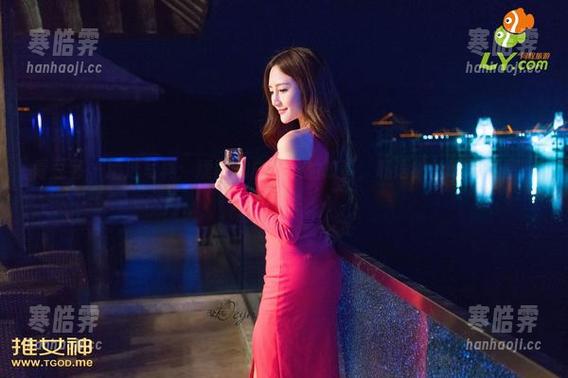 青豆客-婕西儿 青豆客 - 精选写真:婕西儿白裙下的故事,私语般的暧昧气息扑面而来。