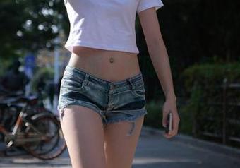 魔镜街拍 – 婷婷的工作时光：每一缕黑丝都是故事的图片合集
